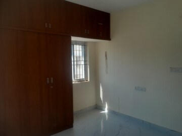 Room in 3 BHK Apartment at Nri Layout – for Rent