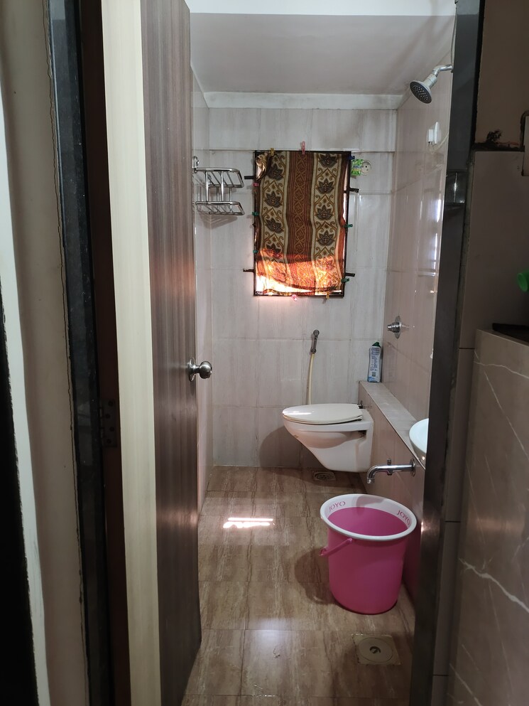 Bathroom, mantri-serene 2 Bedroom 1061 Sq.Ft. Apartment In Goregaon East Mumbai 9436644