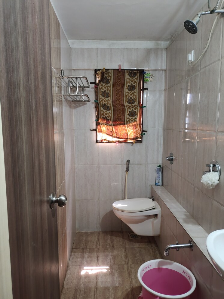 Bathroom, mantri-serene 2 Bedroom 1061 Sq.Ft. Apartment In Goregaon East Mumbai 9436644