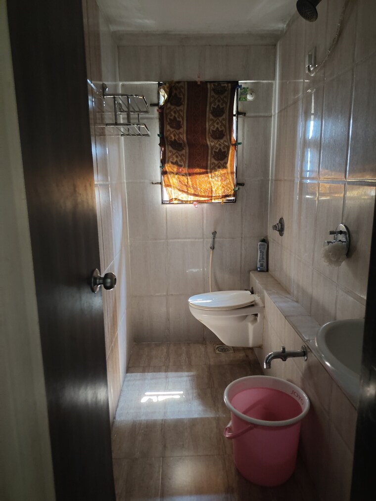 Bathroom, mantri-serene 2 Bedroom 1061 Sq.Ft. Apartment In Goregaon East Mumbai 9436644
