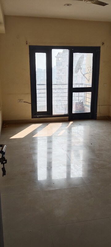 Room in 2.5 BHK Apartment at RPS Savana, Sector 88 – for Sale