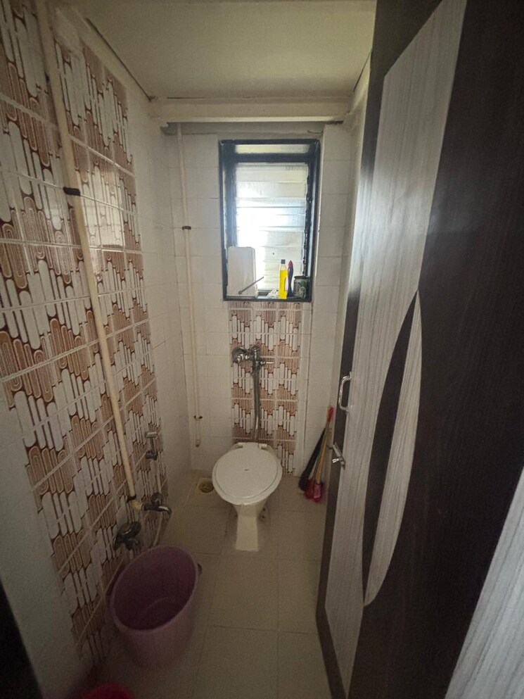 Bathroom, vishal-nagar-chs-malad 1 Bedroom 500 Sq.Ft. Apartment In Malad West Mumbai 9436705