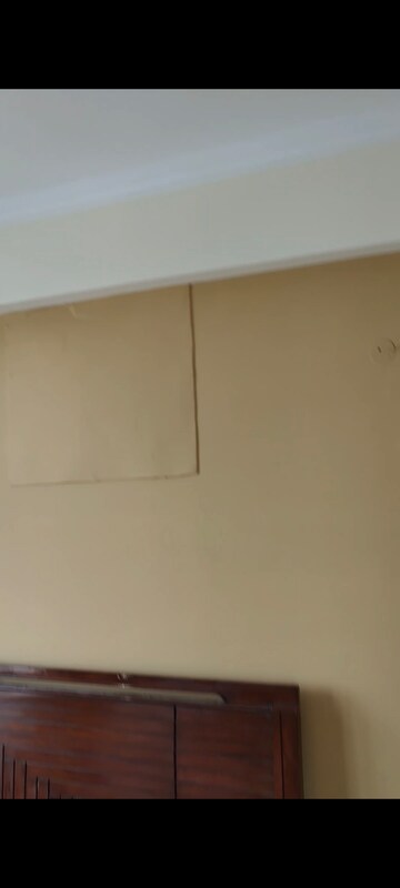 Room in 2.5 BHK Apartment at Gardenia Glory, Sector 46 – for Rent