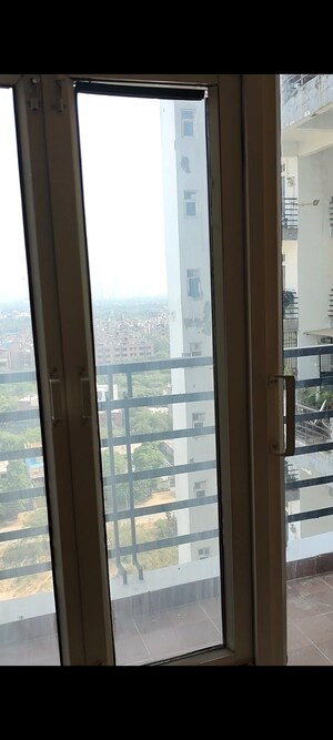 Balcony in 2.5 BHK Apartment at Gardenia Glory, Sector 46 – for Rent