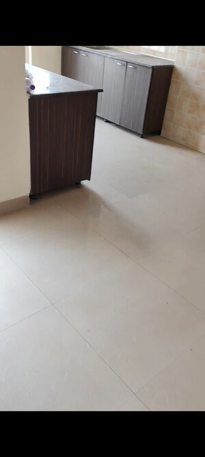 Room in 2.5 BHK Apartment at Gardenia Glory, Sector 46 – for Rent