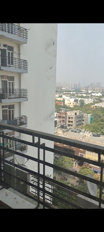 Balcony in 2.5 BHK Apartment at Gardenia Glory, Sector 46 – for Rent