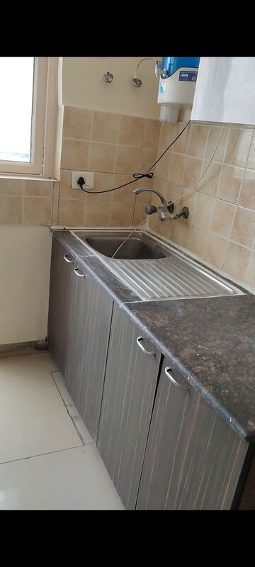 Kitchen in 2.5 BHK Apartment at Gardenia Glory, Sector 46 – for Rent