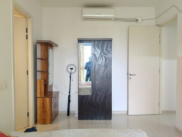 Room in 1 BHK Apartment at Hiranandani Fortune City, New Panvel – for Rent