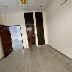Room in 5 BHK Independent House at Sector 21a – for Rent