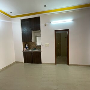 Room in 5 BHK Independent House at Sector 21a – for Rent