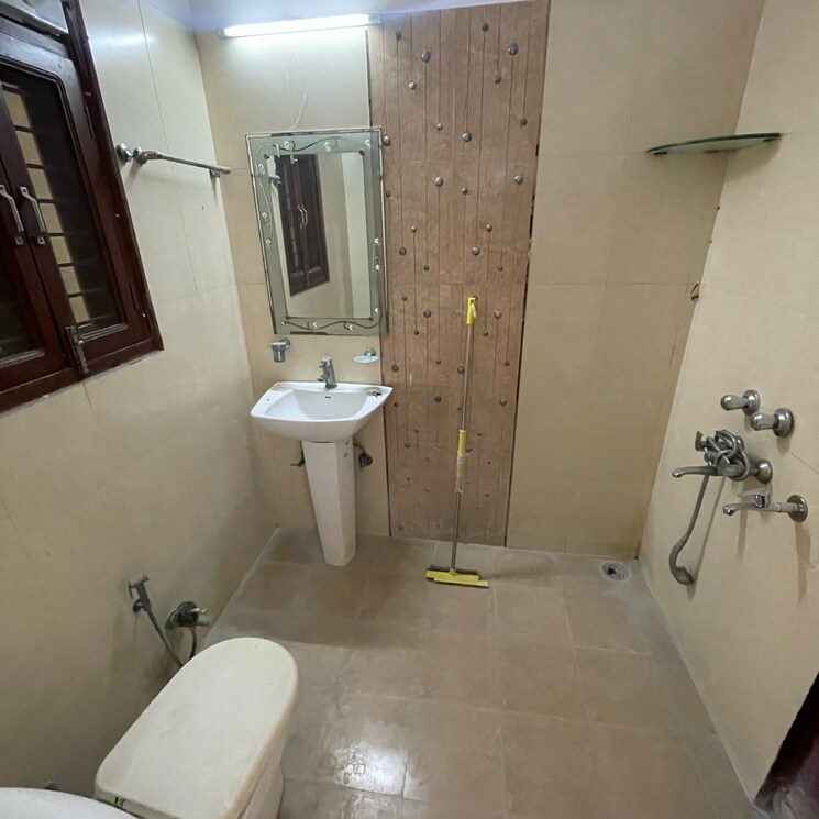 Bathroom, sector 21a 5 Bedroom 500 Sq.Yd. Independent House In Sector 21a Faridabad 9436775