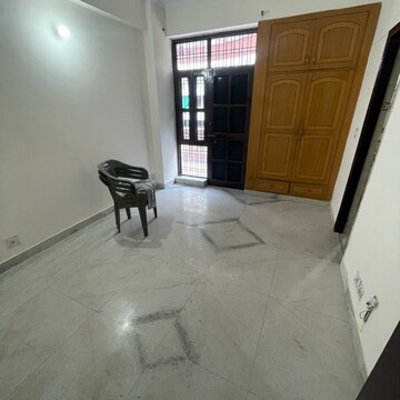 Room in 5 BHK Independent House at Sector 21a – for Rent