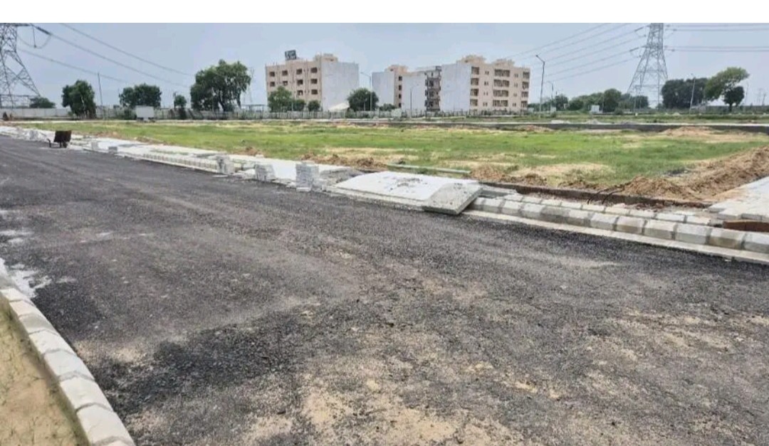 Plot For Sale in Spiti Palm Estate