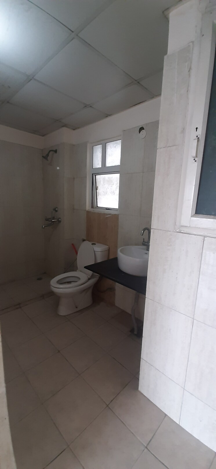 Bathroom, landcraft-golflink-villas 3 Bedroom 1450 Sq.Ft. Apartment In Pandav Nagar Ghaziabad 9436771