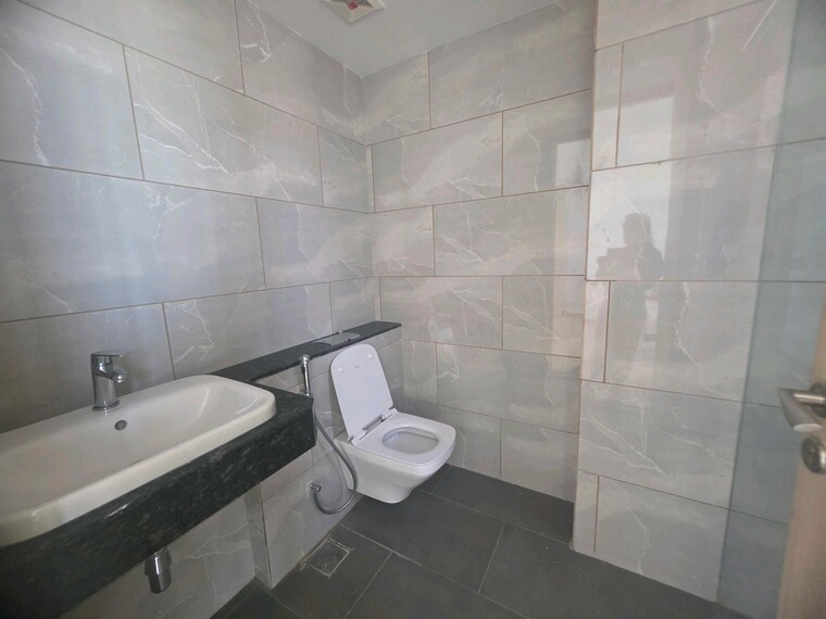 Bathroom, rustomjee-crown 4 Bedroom 2450 Sq.Ft. Apartment In Prabhadevi Mumbai 9436790