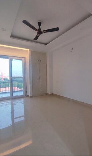 Room in 4 BHK Builder Floor at Chattarpur – for Rent