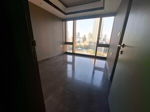 Room in 4 BHK Apartment at Lodha Trump Tower, Worli – for Rent