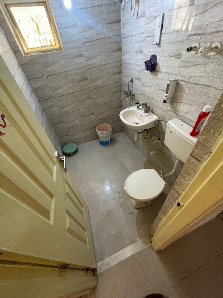 Bathroom, krish-city 2 Bedroom 850 Sq.Ft. Apartment In Tapukara Bhiwadi 9436938