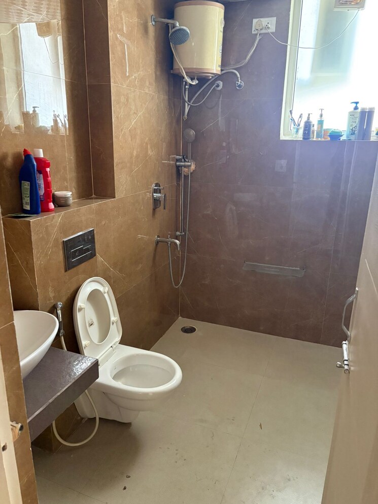 Bathroom, lavasa-green 3 Bedroom 1800 Sq.Ft. Apartment In Lohgarh Zirakpur 9437025