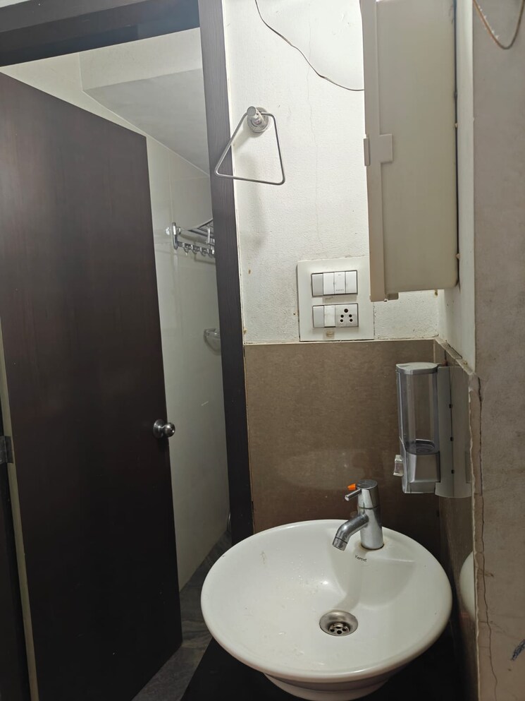 Bathroom, kothrud 2 Bedroom 800 Sq.Ft. Apartment In Kothrud Pune 9437221