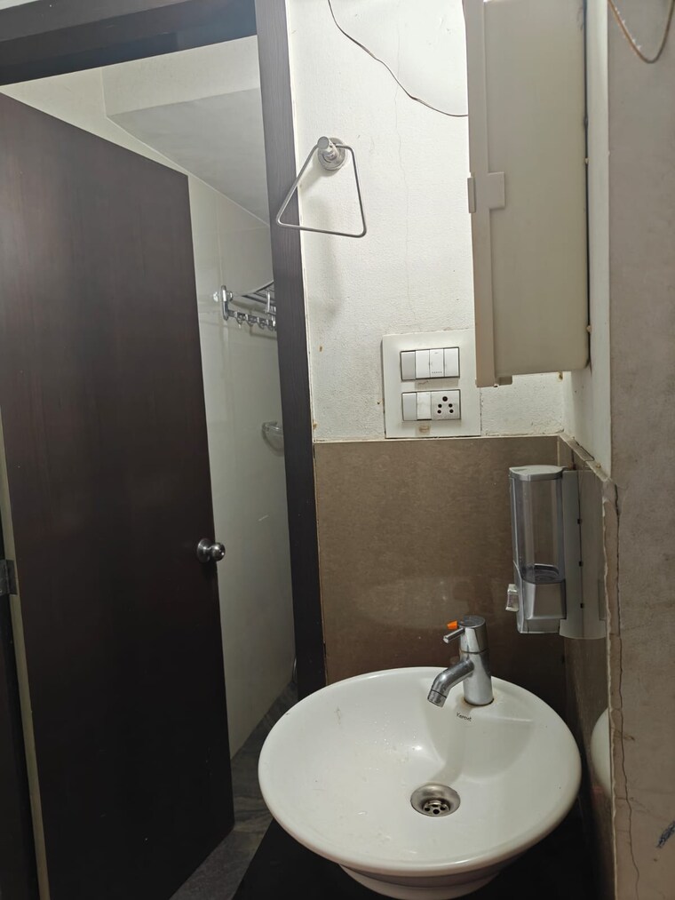 Bathroom, kothrud 2 Bedroom 800 Sq.Ft. Apartment In Kothrud Pune 9437221