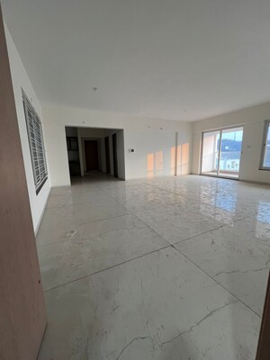 Room in 4 BHK Apartment at Lohia Jain Ra Casa, Bavdhan – for Rent