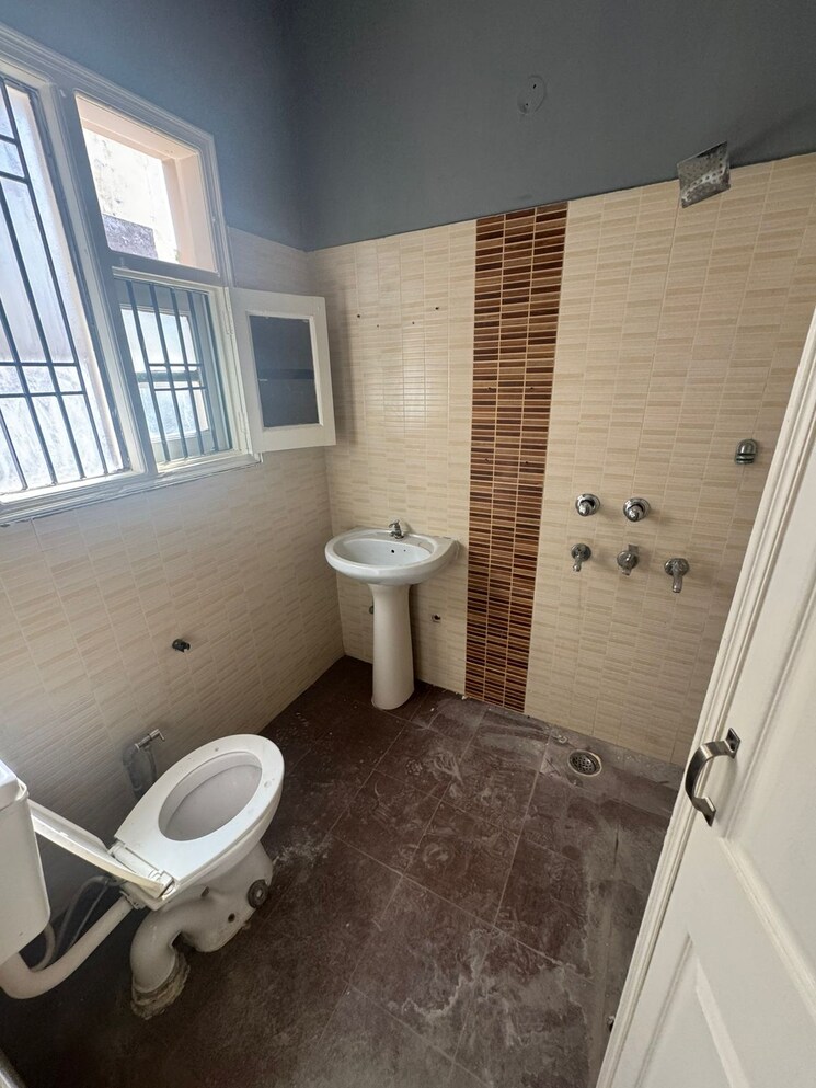 Bathroom, nk-savitry-enclave 3 Bedroom 2020 Sq.Ft. Villa In Vip Road Zirakpur 9437227