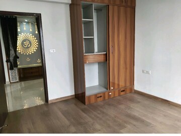 Room in 3 BHK Apartment at Hero Homes Gurgaon, Sector 104 – for Sale