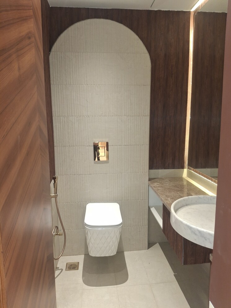 Bathroom, ansal-sushant-lok-i 5 Bedroom 3800 Sq.Ft. Builder Floor In Sector 43 Gurgaon 9437348