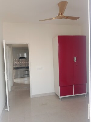 Room in 2 BHK Apartment at Signature Global Prime, Sector 63a – for Rent