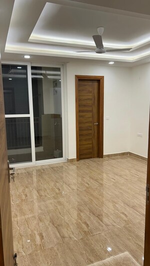 Room in 3 BHK Builder Floor at BPTP District 3, Sector 85 – for Rent