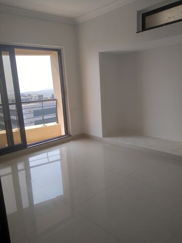 Furnished Amenities in 2 BHK Apartment at K Raheja Interface Heights, Malad West – for Rent