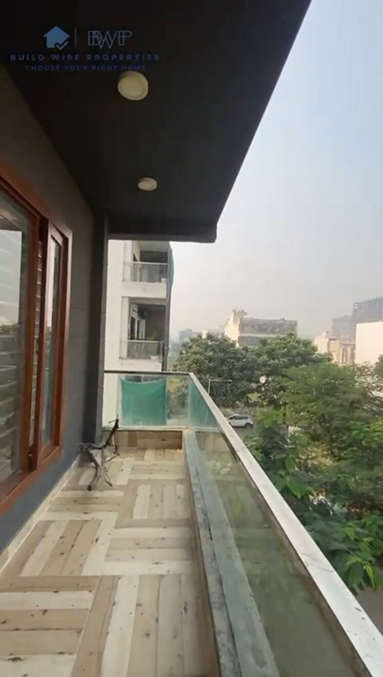 Balcony, parklands 4 Bedroom 250 Sq.Yd. Builder Floor In Sector 85 Faridabad 9437469