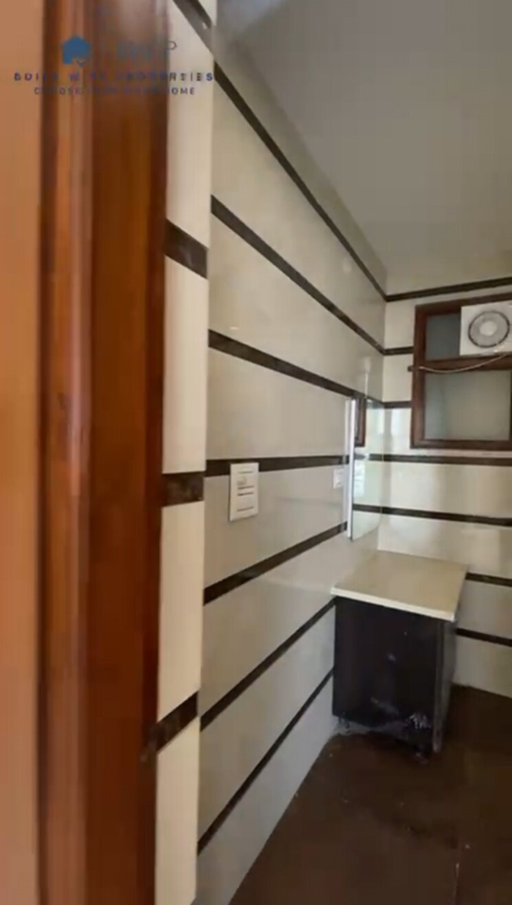 undefined, parklands 4 Bedroom 250 Sq.Yd. Builder Floor In Sector 85 Faridabad 9437469