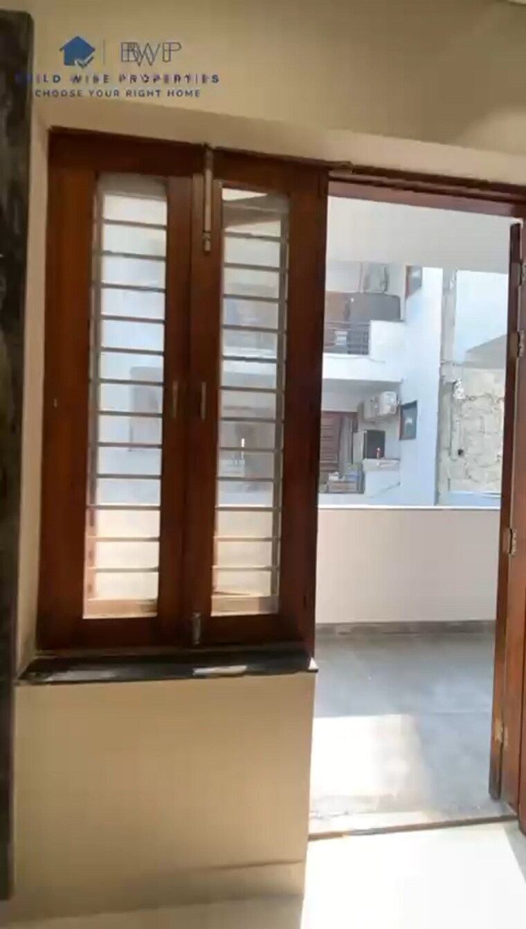 Room, parklands 4 Bedroom 250 Sq.Yd. Builder Floor In Sector 85 Faridabad 9437469