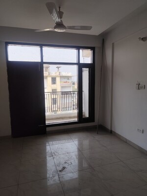 Room in 2 BHK Apartment at MD Leafstone Apartments, Patiala Road – for Rent
