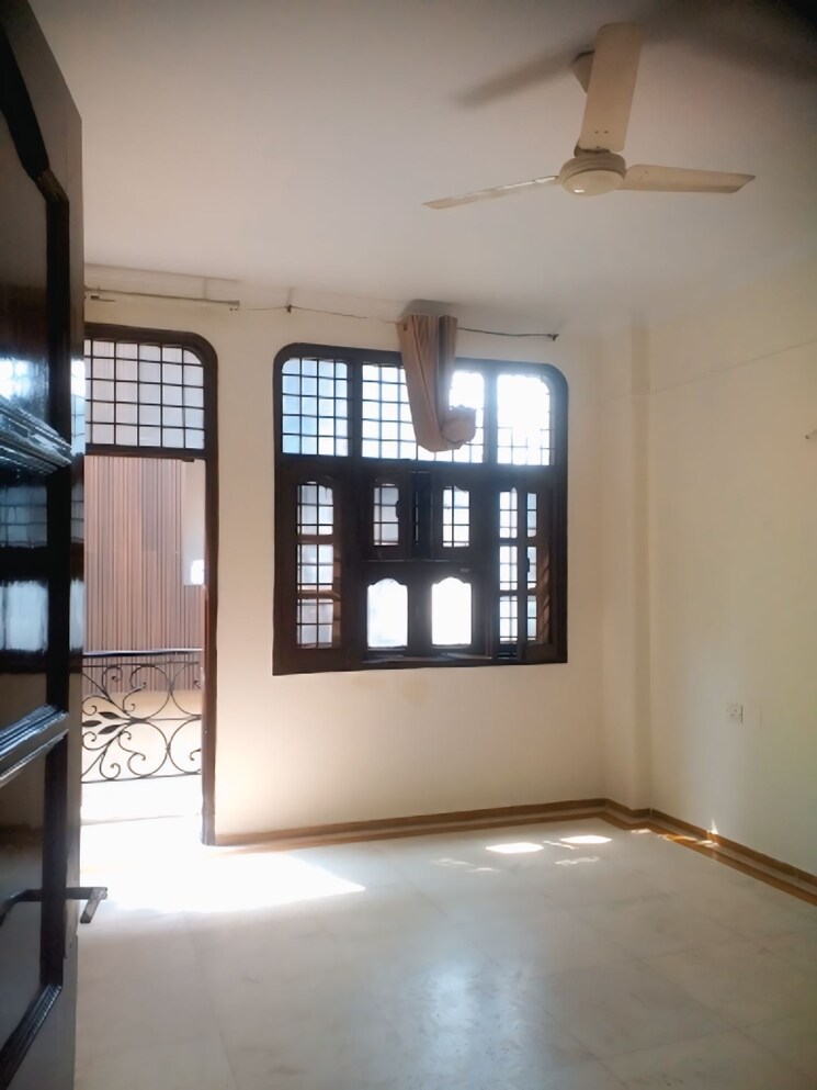 Room, new rajinder nagar 2 Bedroom 1210 Sq.Ft. Builder Floor In New Rajinder Nagar Delhi 9437525