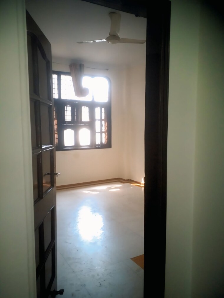 Room, new rajinder nagar 2 Bedroom 1210 Sq.Ft. Builder Floor In New Rajinder Nagar Delhi 9437525