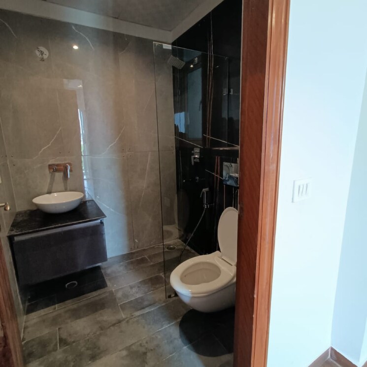 Bathroom, siddharth vihar 3 Bedroom 1520 Sq.Ft. Apartment In Siddharth Vihar Ghaziabad 9437581