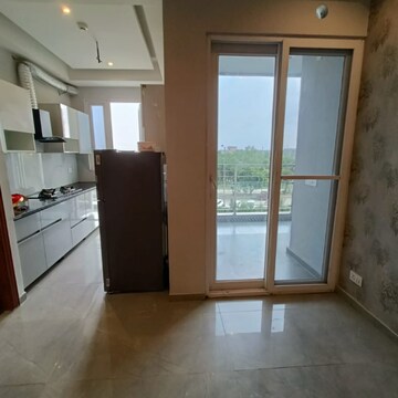 Room in 3 BHK Apartment at Siddharth Vihar – for Rent