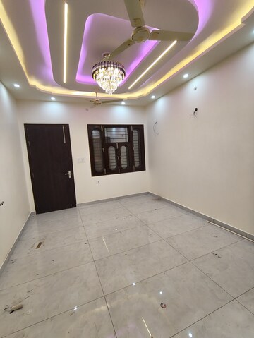 Room in 3 BHK Independent House at Fazullaganj – for Sale
