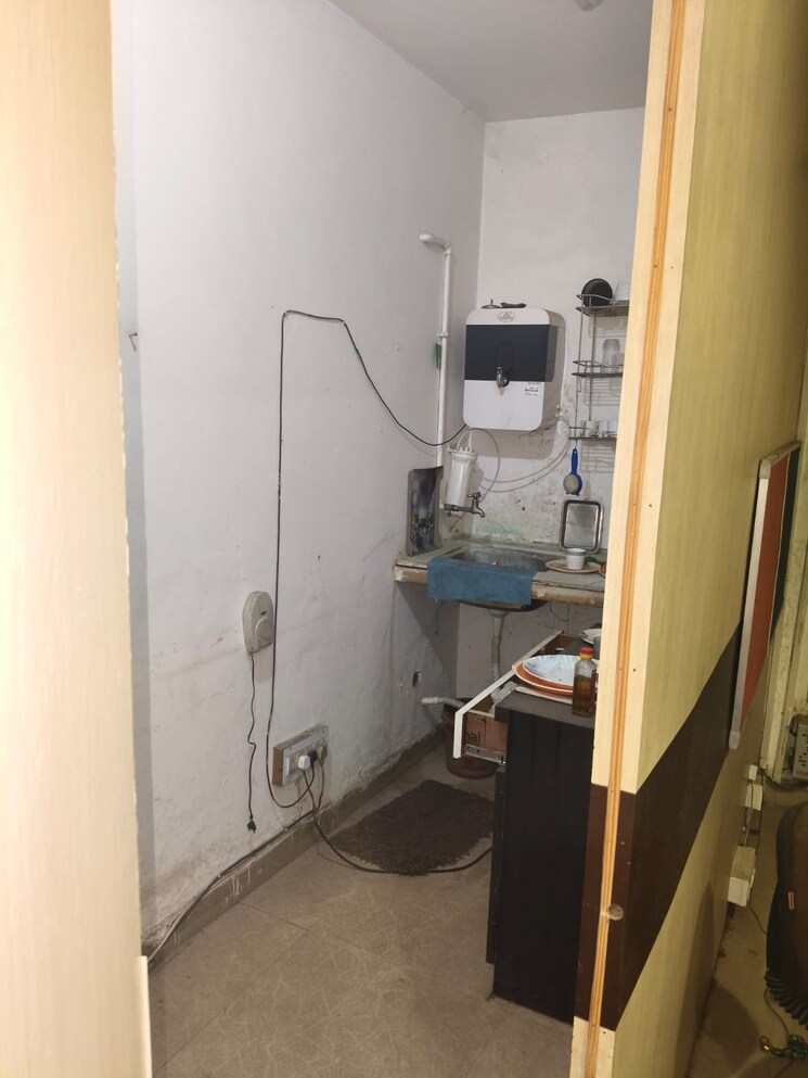 Bathroom, new colony 3 Bedroom 1060 Sq.Ft. Builder Floor In New Colony Gurgaon 9437609