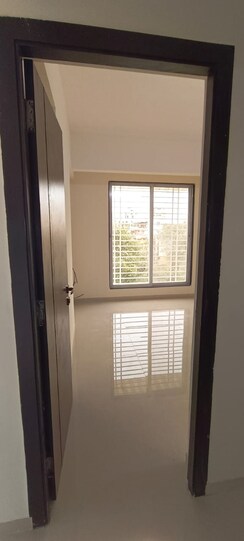 2 BHK Apartment For Sale in Tharwani Solitaire