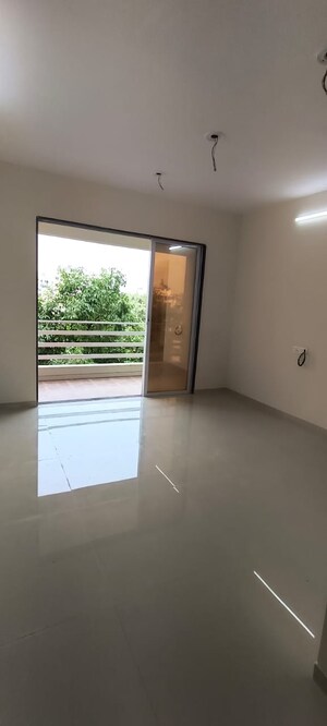 Room in 3 BHK Apartment at Tharwani Solitaire, Kalyan West – for Sale