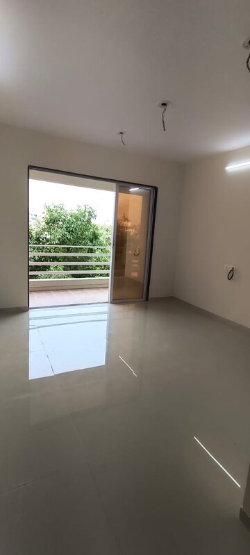 Room in 3 BHK Apartment at Tharwani Solitaire, Kalyan West – for Sale