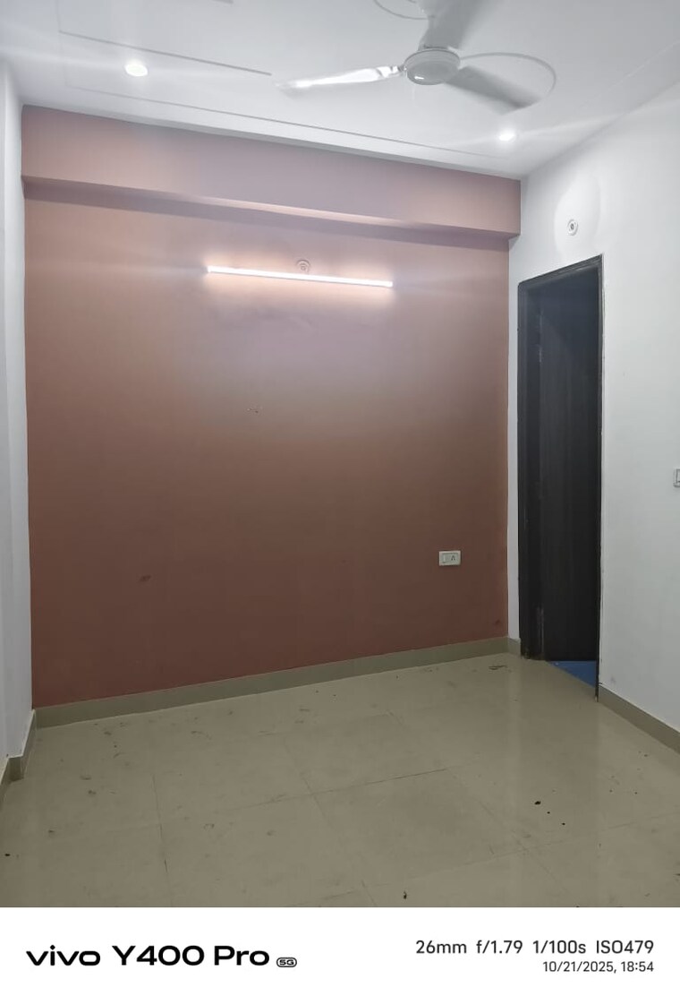 Room, new colony 3 Bedroom 1035 Sq.Ft. Builder Floor In New Colony Gurgaon 9437819