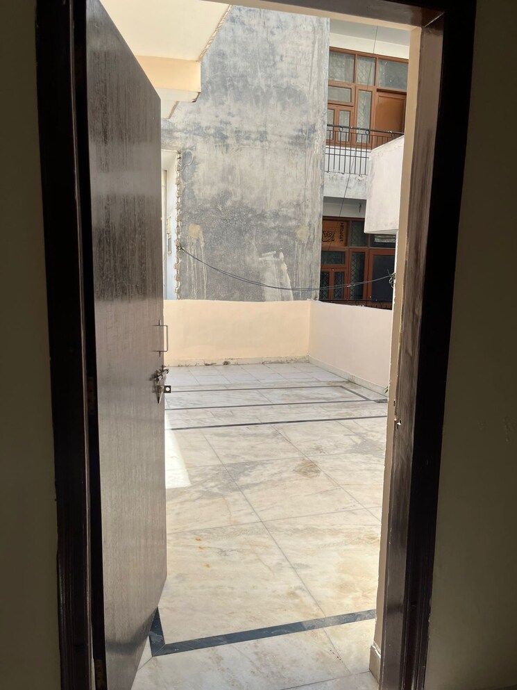 Room, sector 45 2 Bedroom 201 Sq.Yd. Builder Floor In Sector 45 Gurgaon 9437749