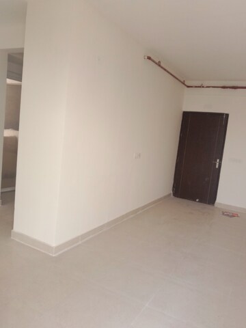 Room in 2 BHK Apartment at Signature Global Prime, Sector 63a – for Rent