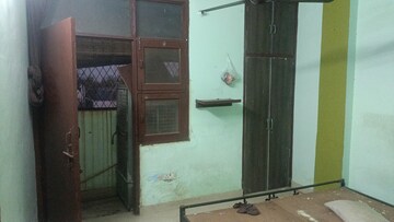 Room in 1 BHK Builder Floor at Vaishali Sector 5 – for Rent