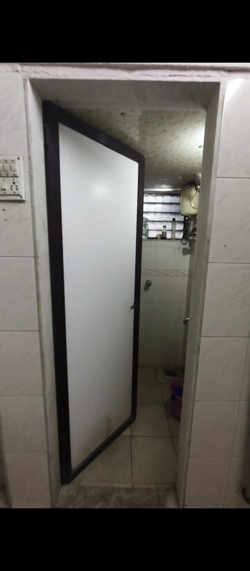 Building Lobby in 1 BHK Apartment at Sheetal Apartment Byculla, Byculla – for Rent